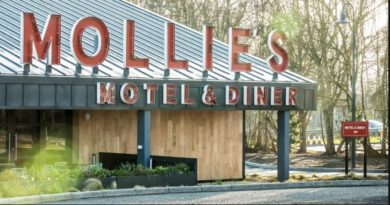 Mollies Motel & DIner
